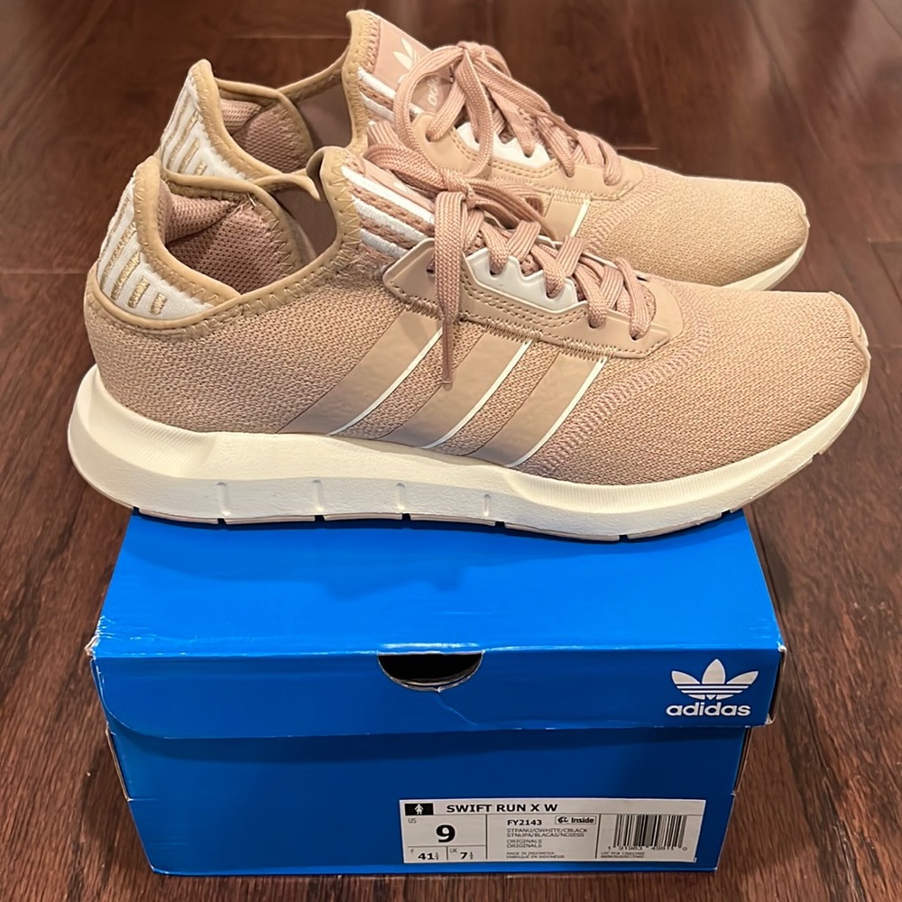ADIDAS SWIFT RUN NWOT TAUPE